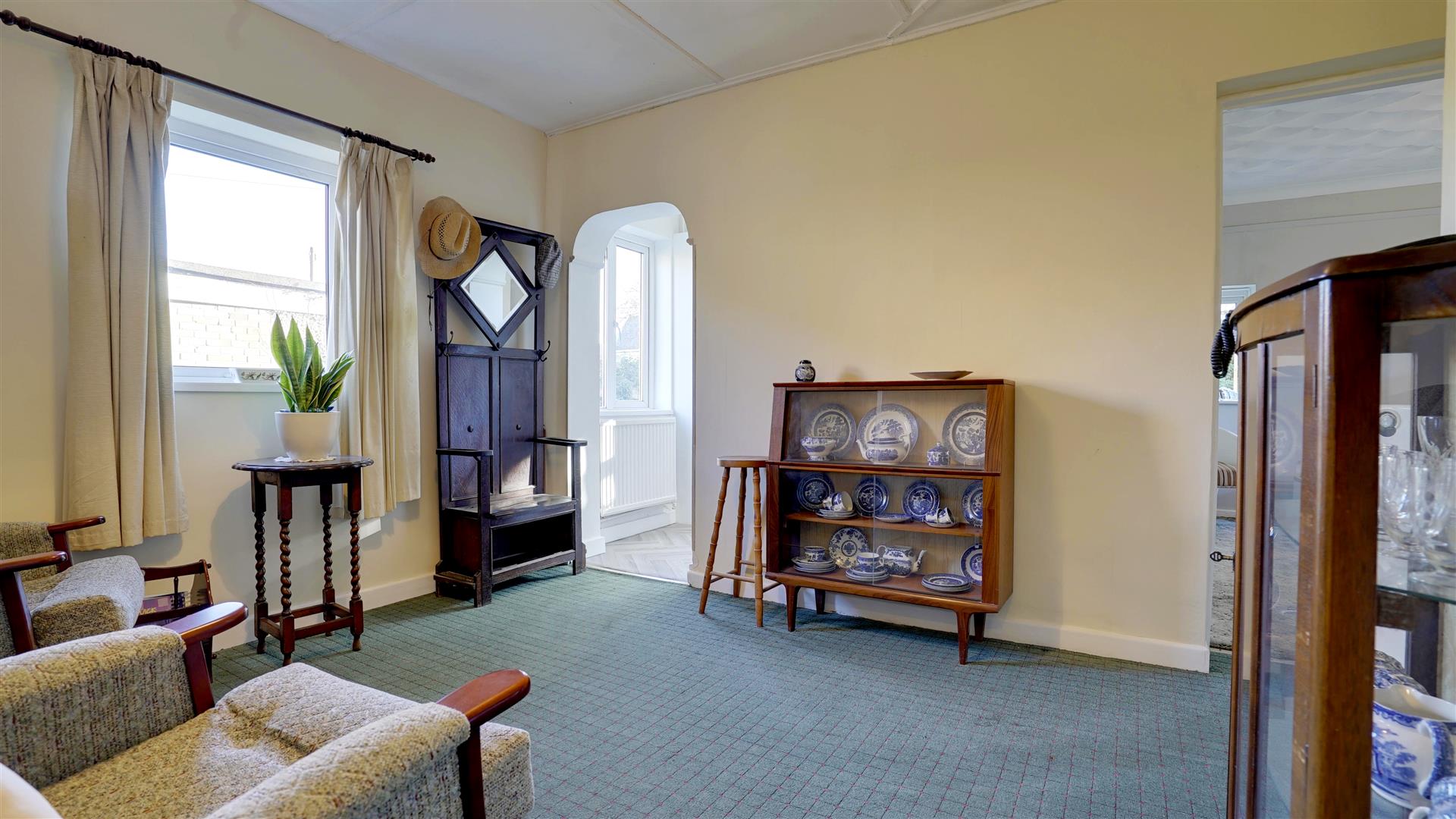 Breakfast Room_1.jpg